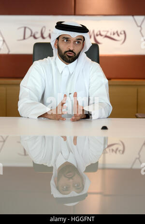 Al Khor, in Qatar. Il 9 gennaio, 2017. Hassan Al Thawadi, Segretario Generale del Comitato supremo per la consegna e il lascito del 2022 FIFA World Cup parla durante un colloquio in una sala conferenze presso l'Al Bidda Tower, la residenza del comitato Al Khor, Qatar, 9 gennaio 2017. Credito: dpa picture alliance/Alamy Live News Foto Stock