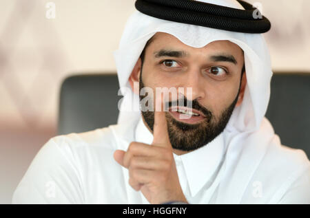 Al Khor, in Qatar. Il 9 gennaio, 2017. Hassan Al Thawadi, Segretario Generale del Comitato supremo per la consegna e il lascito del 2022 FIFA World Cup parla durante un colloquio in una sala conferenze presso l'Al Bidda Tower, la residenza del comitato Al Khor, Qatar, 9 gennaio 2017. Credito: dpa picture alliance/Alamy Live News Foto Stock