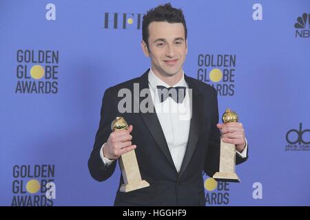 Hollywood, California, USA. 8 Gen, 2017. Ho15874CHW.74Golden annuale Awards - Press Room .Il Beverly Hilton Hotel di Beverly Hills, CA.01/08/2017.JUSTIN HURWITZ . © Clinton H.Wallace/Photomundo International/ Foto Inc © Clinton Wallace/Globe foto/ZUMA filo/Alamy Live News Foto Stock