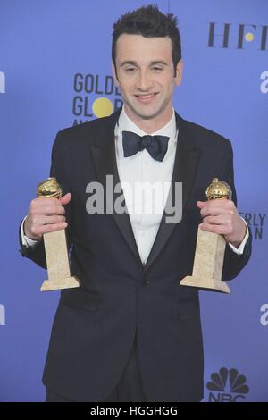 Hollywood, California, USA. 8 Gen, 2017. Ho15874CHW.74Golden annuale Awards - Press Room .Il Beverly Hilton Hotel di Beverly Hills, CA.01/08/2017.JUSTIN HURWITZ . © Clinton H.Wallace/Photomundo International/ Foto Inc © Clinton Wallace/Globe foto/ZUMA filo/Alamy Live News Foto Stock