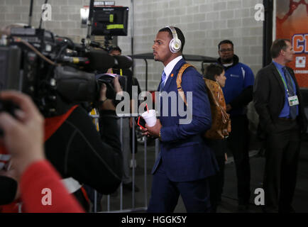 Tampa, STATI UNITI D'AMERICA. Il 9 gennaio, 2017. Clemson Tigers quarterback Deshaun Watson (4) dello stadio entra prima del College Football Playoff campionato nazionale presso Raymond James Stadium, a Tampa. Credito: ZUMA Premere Inc/Alamy NewsTampa Live, STATI UNITI D'AMERICA. Il 9 gennaio, 2017. Credito: ZUMA Premere Inc/Alamy Live News Foto Stock