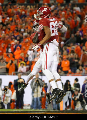 Tampa, STATI UNITI D'AMERICA. Il 9 gennaio, 2017. Alabama Crimson Tide manualmente l'estremità O.J. Howard (88) celebra la sua seconda metà touchdown contro Clemson Tigers a Tampa. Credito: ZUMA Premere Inc/Alamy NewsTampa Live, STATI UNITI D'AMERICA. Il 9 gennaio, 2017. Credito: ZUMA Premere Inc/Alamy Live News Foto Stock