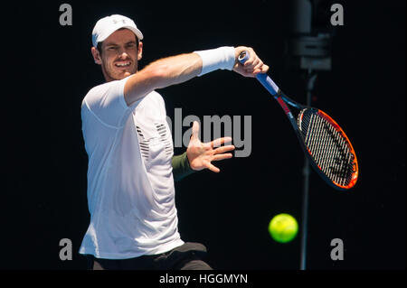 Melbourne, Australia. Decimo gen, 2017. Andy Murray di Gran Bretagna partecipa a una sessione di formazione in anticipo degli Australian Open 2017 a Melbourne Park a Melbourne, Australia. L'Australian Open 2017 si svolgerà a Melbourne Park da Gen 16 al 29 gennaio. © Bai Xue/Xinhua/Alamy Live News Foto Stock