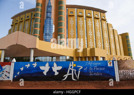 Bamako, in Mali. 9 Gen, 2017. Pochi giorni prima dell'Africa Francia vertice di Bamako (Mali) il 13 e 14 gennaio, la città è in pieno svolgimento e sta cercando di essere pronto a dare il benvenuto a questo ventisettesimo vertice sotto il partenariato, la pace e la comparsa nelle migliori condizioni con una parola d'ordine, la sicurezza. © Le Pictorium/Alamy Live News Foto Stock