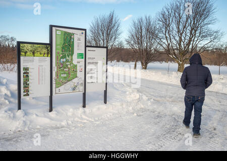 Montreal, CA - 5 Gennaio 2017: Paesaggio Innevato e la mappa del Giardino Botanico Foto Stock