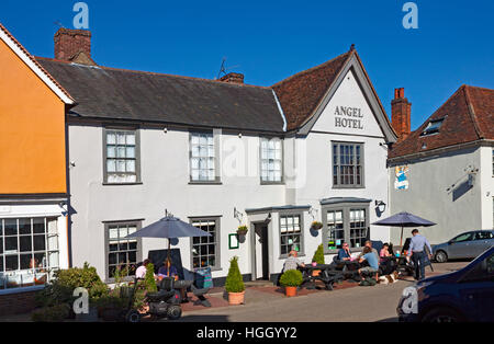 L'Hotel Angel in piazza del mercato a Lavenham, Suffolk, Inghilterra Foto Stock