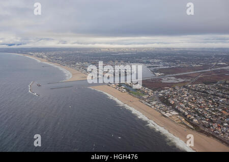 Vista aerea cityscape di Los Angeles, California in un giorno nuvoloso Foto Stock