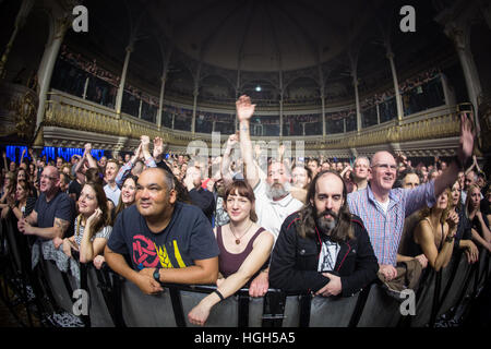 Il Levellers performing live in concerto all'O2 Academy Bournemouth offre: atmosfera dove: Bournemouth, Regno Unito quando: 09 Dic 2016 Foto Stock