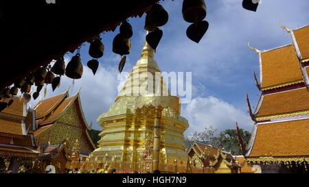 Wat Phra That Doi Suthep tempio Buddista vicino a Chiang Mai, Thailandia Foto Stock