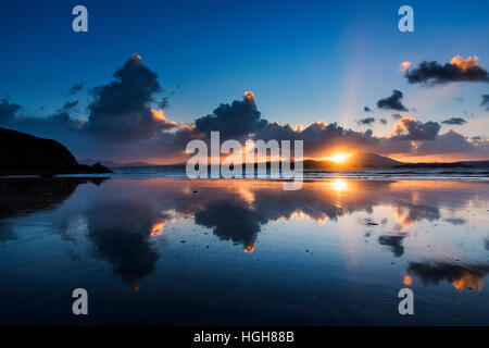 Tramonto in inverno a spiaggia Downings Rosguill Sheephaven Donegal Foto Stock