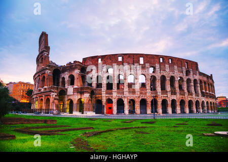 Il Colosseo a Roma, Italia al mattino Foto Stock