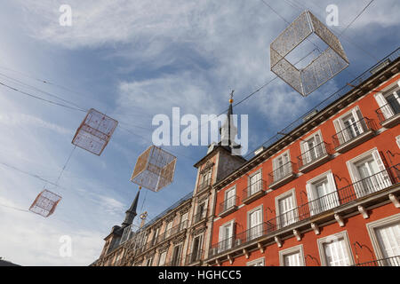 Madrid, Spagna: decorazioni di vacanza presso la Casa de la Panadería in Plaza Mayor. Foto Stock