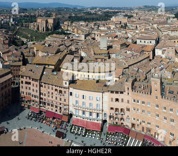 Vista al di sopra Siena dalla Torre del Mangia Foto Stock