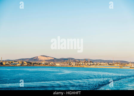 Panoramica del porto di Porto Torres, in Sardegna, Italia Foto Stock