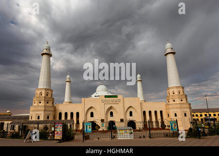 Lo sceicco Khalifa moschea noto anche come Al Nahyan moschea in Shymkent, Kazakistan Foto Stock