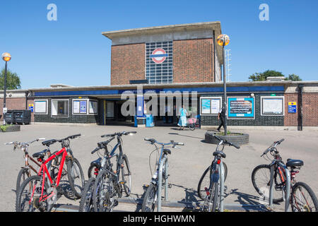 Ingresso al Northfields Stazione della Metropolitana, Northfields, London Borough of Ealing, Greater London, England, Regno Unito Foto Stock