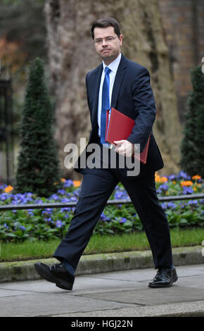 Irlanda del Nord il Segretario James Brokenshire arrivando a Downing Street, Londra, per una politica riunione del gabinetto. Foto Stock