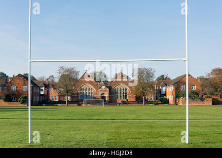 Edifici scolastici da campo da rugby, Gordon's School, West End, Surrey, England, Regno Unito Foto Stock