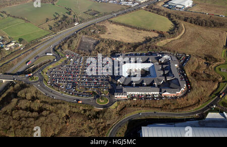 Vista aerea della East Midlands Designer Outlet vicino a Nottingham, Regno Unito Foto Stock