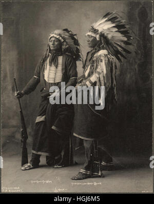 Capo va alla guerra, Cava Capo Horn Bear, Sioux - 1898 Congresso indiano - Photo : Frank A. Rinehart Foto Stock