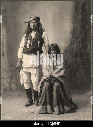 Henry Wilson & moglie Mojave (Apache) - 1898 Congresso indiano - Photo : Frank A. Rinehart Foto Stock