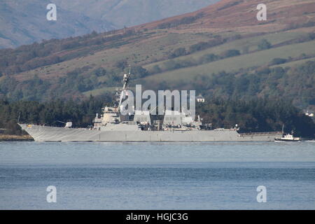 USS Porter (DDG-78), un Arleigh Burke-class destroyer del Navy US, dopo la partenza da Faslane per esercizio comune Foto Stock