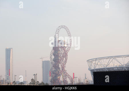 Londra REGNO UNITO 22 Gennaio, 2017. Lo smog di Londra come visto dal Parco Olimpico. credito Carol moiré/Alamy Live News. Foto Stock