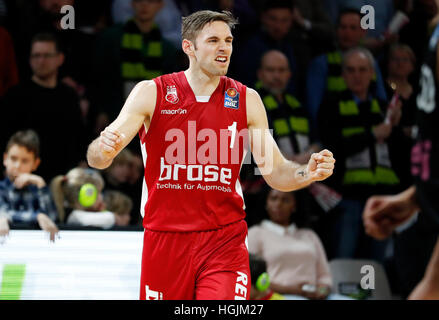 Bayreuth, Germania. Il 22 gennaio, 2017. Bamberg di Fabien Causeur celebra durante la partita di basket tra la Medi Bayreuth e cestelli Brose Bamberg nel Oberfranken Hall di Bayreuth, Germania, 22 gennaio 2017. Foto: Daniel Löb/dpa/Alamy Live News Foto Stock