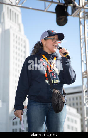 Los Angeles, California, USA. Il 21 gennaio, 2017. L'attrice/attivista gina belafonte, parla sul palco le donne del marzo a los angeles, calfornia, Stati Uniti d'America su gennaio 21st, 2017. Credito: sheri determan/alamy live news Foto Stock