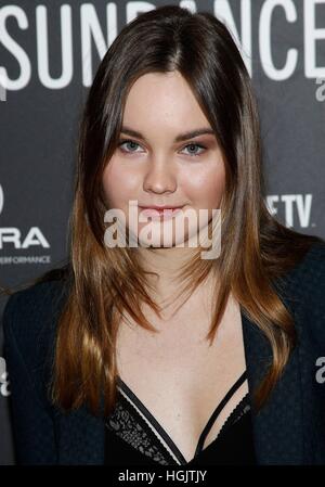 Park City, Stati Uniti d'America. Il 22 gennaio, 2017. Liana Liberato presso gli arrivi per 'all'osso' Premiere al Sundance Film Festival 2017, Eccles Theatre, Park City. Credito: James Atoa/Everett raccolta/Alamy Live News Foto Stock