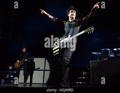 Praga, Repubblica Ceca. Il 22 gennaio, 2017. Billie Joe Armstrong dei Green Day suona presso la Tipsport Arena di Praga, Repubblica ceca, 22 gennaio 2017. Credito: Katerina Sulova/CTK foto/Alamy Live News Foto Stock