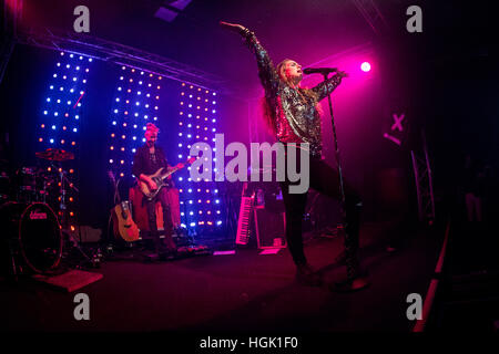 Milano, Italia. Il 22 gennaio, 2017. Il cantante-cantautore e attrice Joanna Noëlle Blagden Levesque noto sul palco come Jojo suona dal vivo sul palco a tunnel durante il 'Mad amore Tour' Credito: Rodolfo Sassano/Alamy Live News Foto Stock