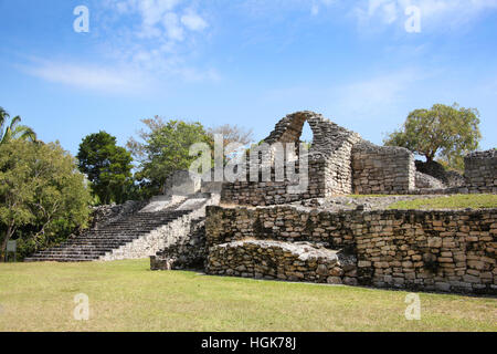 Kohunlich è un grande sito archeologico del pre-colombiana civiltà Maya, Yucatán Penisola, Quintana Roo, Messico. Foto Stock