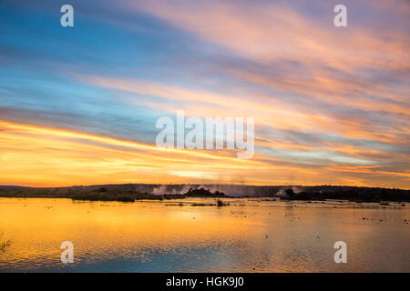 Vista tramonto sopra Victoria Falls da Royal Livingstone Hotel, Livinstone, Zambia Foto Stock