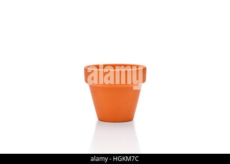 Vaso da fiori in terracotta isolato su bianco Foto Stock