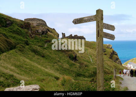 I resti del castello di Tintagel in Cornovaglia, Inghilterra Foto Stock