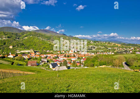 Splendidi e verdi colline della regione di Zagorje croato, Krapina view Foto Stock