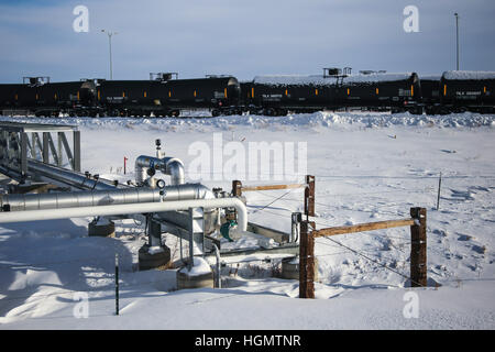 Dickinson, il Dakota del Nord, Stati Uniti d'America. Xi gen, 2017. Una 38-miglio-lungo oleodotto che termina in corrispondenza della Bakken, Express olio mozzo rampa ovest di Dickinson, North Dakota. Credito: Joel Angelo Juarez/ZUMA filo/Alamy Live News Foto Stock