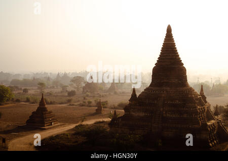 Tramonto su Bagan, Myanmar Foto Stock