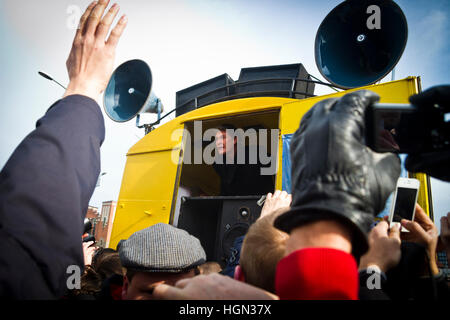 David Hasselhoff in visita a Berlino nel 2013 per protestare contro la demolizione di un tratto di una delle restanti parti del muro di Berlino. Foto Stock