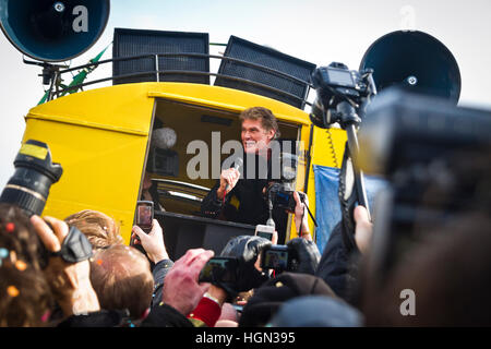 David Hasselhoff in visita a Berlino nel 2013 per protestare contro la demolizione di un tratto di una delle restanti parti del muro di Berlino. Foto Stock