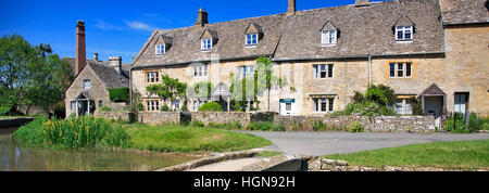 Estate, il vecchio mulino e cottages,Fiume Windrush,Lower Slaughter village,Gloucestershire Cotswolds,l'Inghilterra,UK Foto Stock