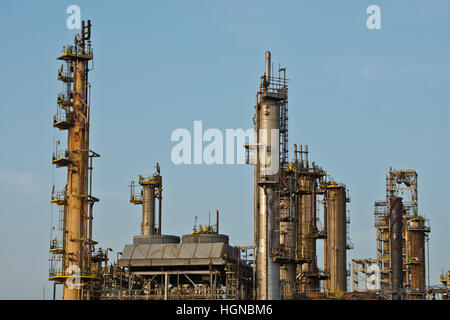 Immagine esterna presi dalla strada della ormai demolita Coryton raffineria, Essex, Regno Unito Foto Stock