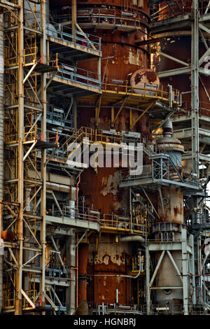 Immagine esterna presi dalla strada della ormai demolita Coryton raffineria, Essex, Regno Unito Foto Stock