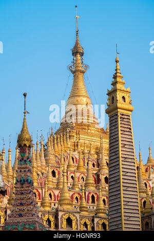 Bella Pagoda buddista, Thanboddhay Phaya in Monywa, Myanmar, sud-est asiatico Foto Stock