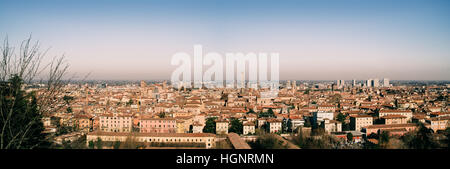 Bologna panoramico paesaggio visto dalla chiesa di San Michele in Bosco. Emilia Romagna Italia Foto Stock