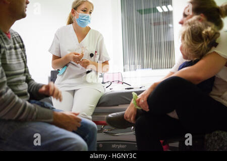 Pazienti pediatrici unità di emergenza Foto Stock