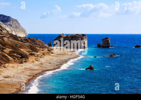 Roccia di Afrodite, Petra tou Romiou, vicino a Paphos, Cipro. Foto Stock