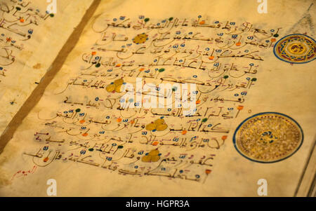 Un rari manoscritti del Corano sul display presso il Santo Corano Exhibition, Medina, Arabia Saudita Foto Stock