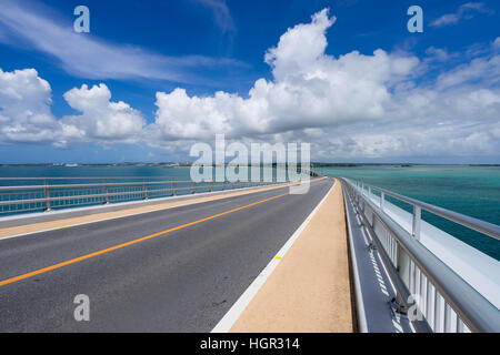 Ponte Ikema in Miyako isola di Okinawa, in Giappone. Foto Stock